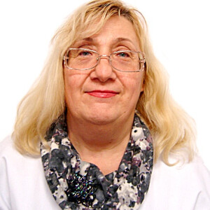 Dr. Adriana Popescu