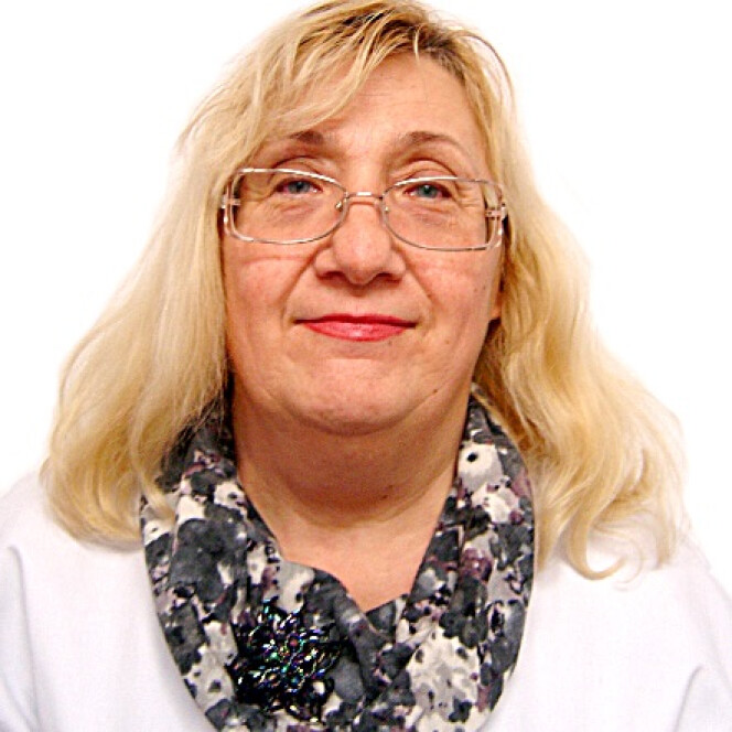 Dr. Adriana Popescu
